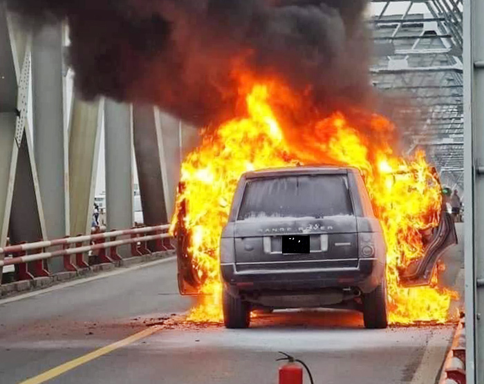 Những Nguyên Nhân Phổ Biến Gây Cháy Nổ Xe Ô Tô và Cách Phòng Tránh