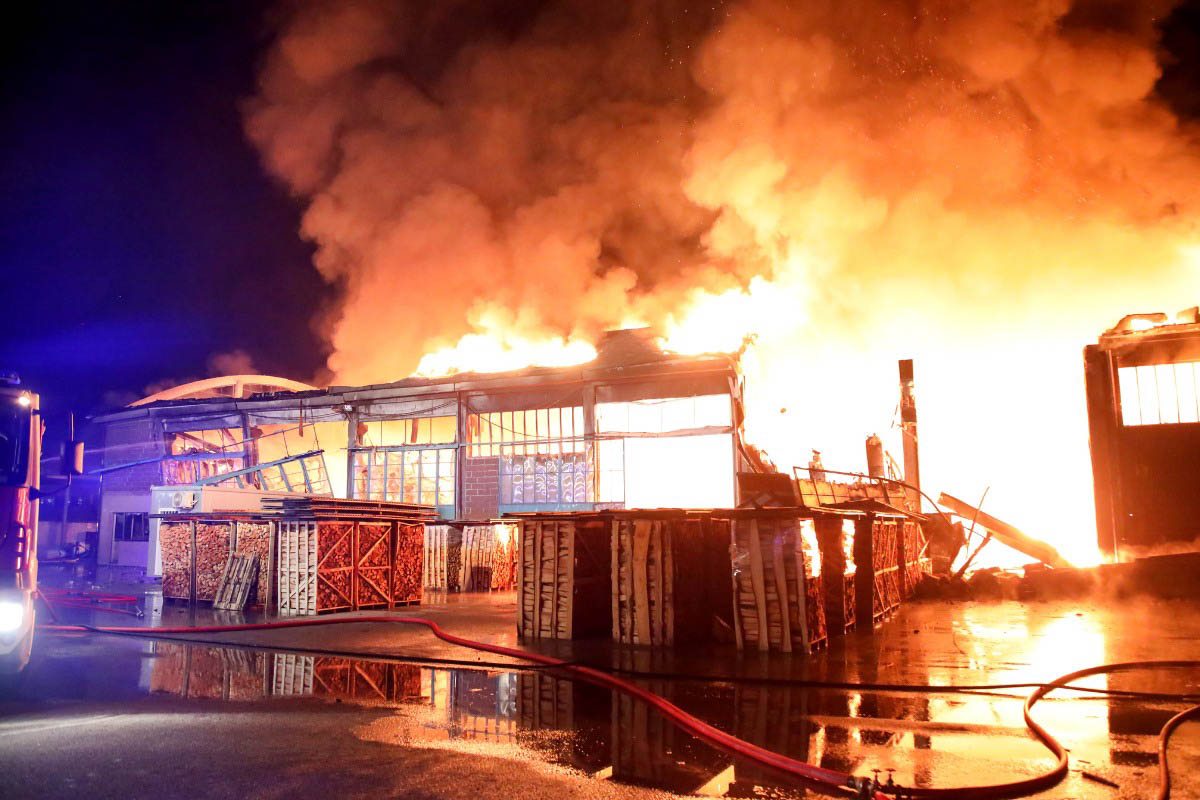 Kỹ năng thoát nạn tại nhà kho: 10+ mẹo sống còn bạn nhất định phải biết