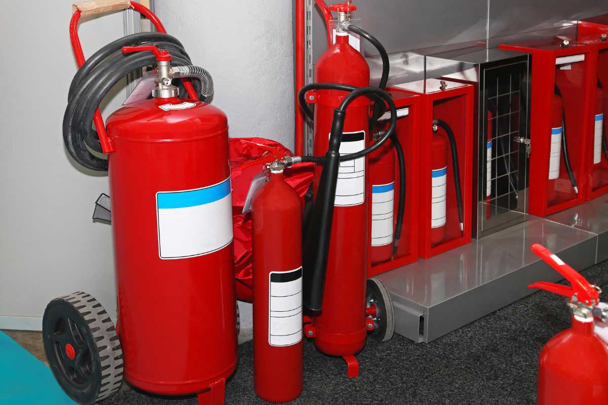 Nạp Lại Bình Chữa Cháy Hay Mua Mới? – Giải Đáp Dành Cho Doanh Nghiệp & Hộ Gia Đình